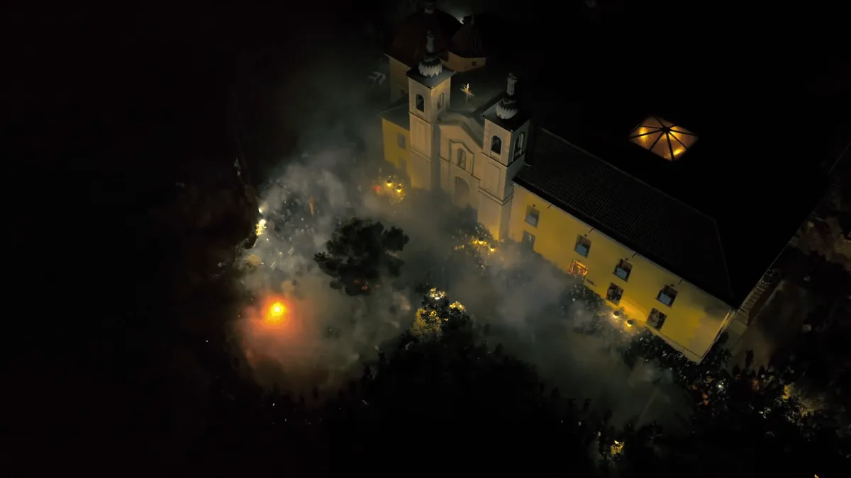 Fotografía Yecla de noche en las fiestas de la virgen