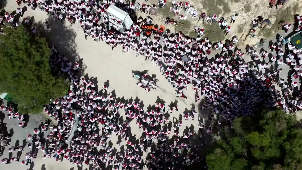 Plano cenital de la multitud en los Caballos del Vino de Caravaca